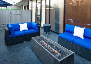 Holiday Inn Express & Suites Los Angeles Downtown West