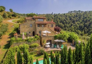 Luxury pool villa in Cortona