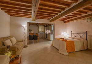 Picturesque Holiday Home in Cortona with Swimming Pool
