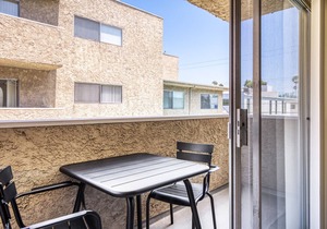 Sleek Fairfax 1BR w/Pool, near WF + TJ, Melrose shopping, by Blueground