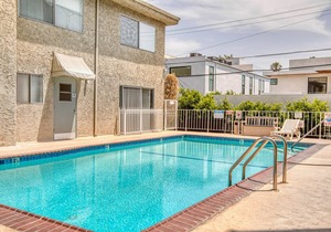 Sleek Fairfax 1BR w/Pool, near WF + TJ, Melrose shopping, by Blueground