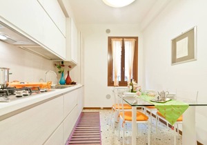 Spacious, luxury, bright apartment, easy to reach, with WiFi and Air Cond.