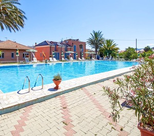 Pietra Swimming 