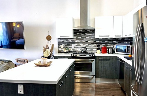 Downtown Long Beach Condo | 1- Bdr Penthouse | Patio | Close to the beach★ ★