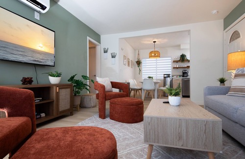 Hawthorne Apartment | 10 Minutes to World Cup - Hot Tub - Fire Pit -Parking - Sleeps 6