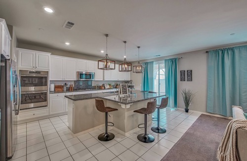 Mira Loma House | 1000MBPS Wifi★One Story Luxury 5 Bedrooms Model Home