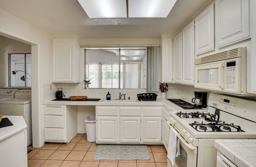 Downey House | 12 Mi to Dtwn LA: Family Home w/Patio + Yard!