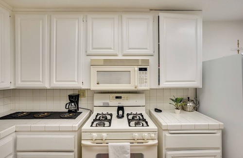 Downey House | 12 Mi to Dtwn LA: Family Home w/Patio + Yard!