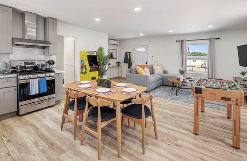 Harbor Gateway South House | 15 mins to LAX, Beach, Sofi