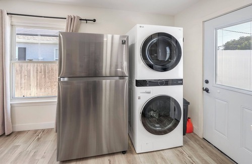 Harbor Gateway South House | 15 mins to LAX, Beach, Sofi