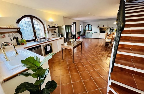 Giove Villa | 1700s stone farmhouse villa + 2 apartments on 10 acres for 10 guests. With pool!