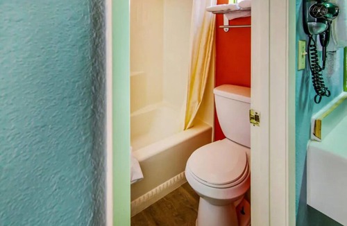 Ridgecrest Hotel | 2 Affordable Rooms with 2 Queen Beds Perfect for Families Exploring Ridgecrest