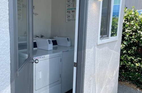 Riverside Apartment | 2 bd hidden gem near UCR