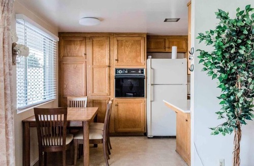 Madrona Condo | 2 BD/Quiet Community/Close to Food + Shopping