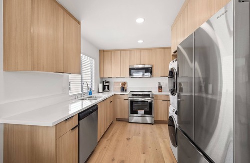 The Strand Condo | 2 Bedroom 1 Block From the Sand Manhattan Beach
