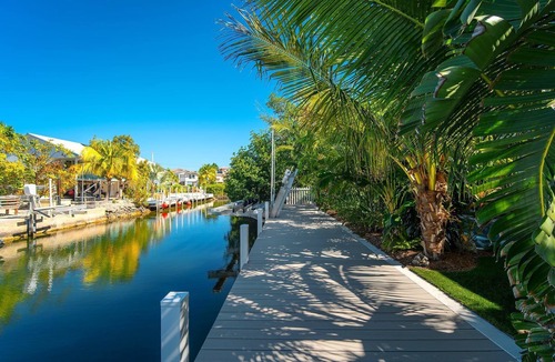 Breezeswept Beach Estates House | 2 bedroom accommodation in Summerland Key