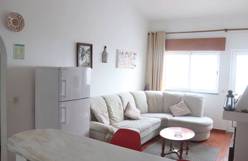Salema Apartment | 2 Bedroom Apartment with Communal Pool and Sea Views 500 meters from beach