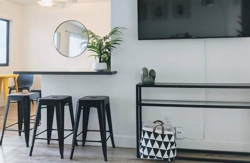 El Segundo Apartment | 2 Bedroom King Twin Beds 2 Bath WFH Desks Live Work vacation