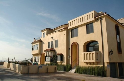 Hermosa Beach House | 2 Bedroom Strand Townhome with A/C, Rooftop Deck and Parking. Walk to Beach Life