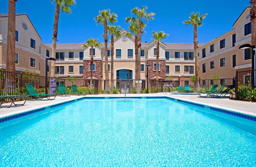 Palmdale Apartment | 2-Bedroom Suite w/Walk-In Shower, Palmdale