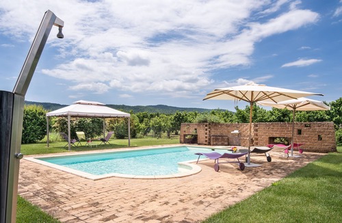 Sutri House | 2 country houses with a private swimming pool surrounded by nature.