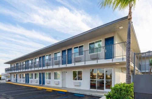 Fontana Apartment | 2 Full Beds | Mini Fridge