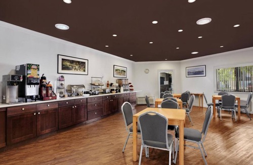 Torrance House | 2 Great Units for Families! Pool, Parking, Near Attractions