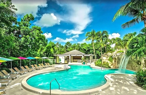Rock Harbor Resort | 2 Hammock Wing Junior Suite Near Beach & Pools