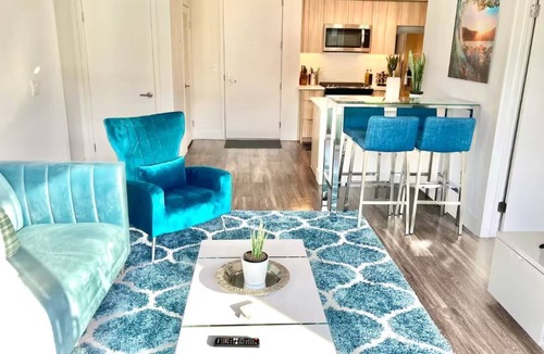 Wilshire Montana Apartment | 2 KING BEDS Walk to PIER, BEACH & 3rd St PROMENADE