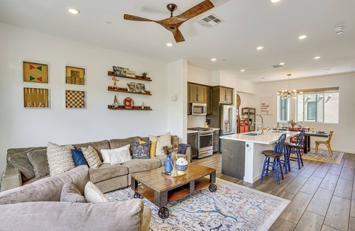 Central San Pedro House | 2 Mi to Beach: Luxe LA-Area Townhome w/Balcony