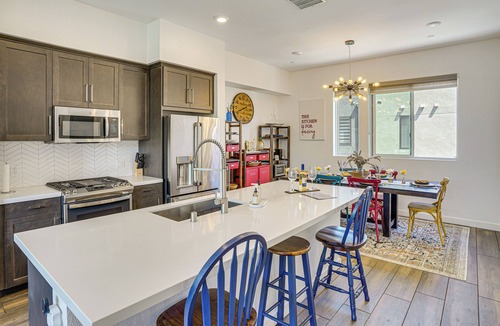 Central San Pedro House | 2 Mi to Beach: Luxe LA-Area Townhome w/Balcony