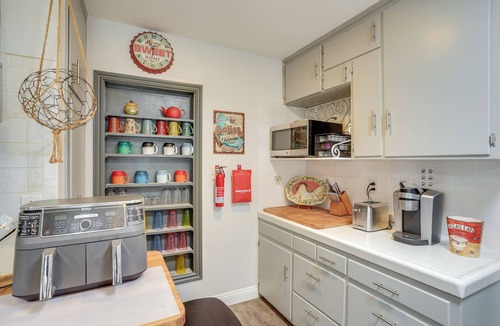 Harbor House | 2 Mi to Cal State Long Beach: Bungalow w/Hot Tub!