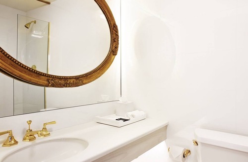 Wilshire Center Hotel | 2 Modern Units, Comfortable Getaway, Family Fun in Central LA, Swimming Pool!
