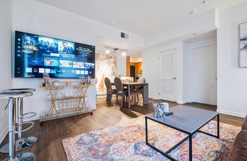 Wilshire Montana Apartment | 2 Santa Monica Beach Walking