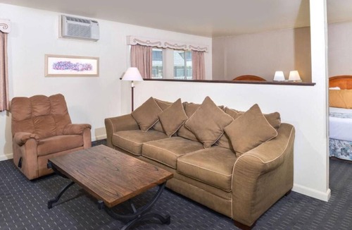 Solvang Hotel | 2 Spacious Units Close to Great Indian Casino, Continental Breakfast & Parking!