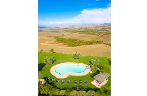 Sarteano Villa | 240 m² Villa ∙ 5 bedrooms ∙ 12 guests
