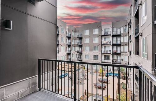 Jewell Heights - Hoffman Heights Apartment | 2B2B Modern Apt with Amenities