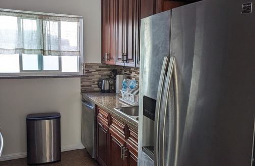 Ocean Park Condo | 2Bedroom+Den/2Bathroom, 4 Blocks to Santa Monica Beach