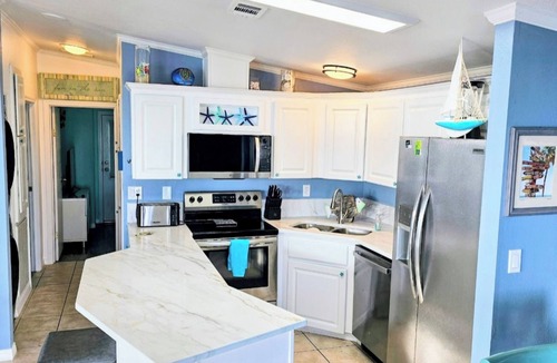 Cudjoe Key Cottage | 2BR,2BA w KING Master,35' SeaWall-SS and Quartz Kitchen,Bikes, Kayaks and VIEWS