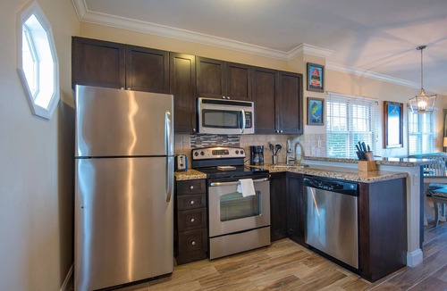 Duck Key Villa | 2BR Villa in Duck Key | Dolphin Encounters + Pools