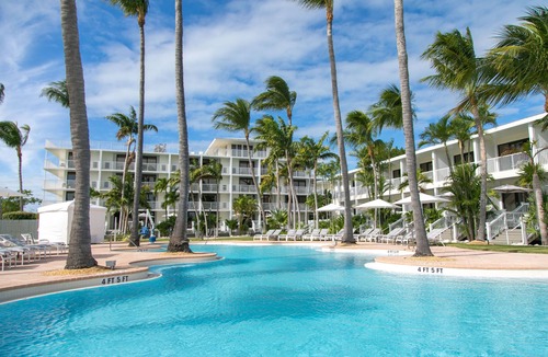 Duck Key Villa | 2BR Villa in Duck Key | Dolphin Encounters + Pools