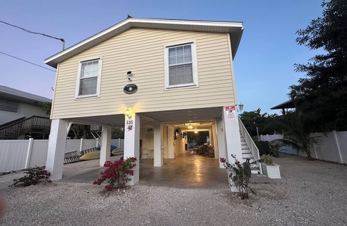 Cutthroat Harbor Estates House | 3/2 waterfront home w/54ft dock with WiFi, AC in wonderful Summerland Key