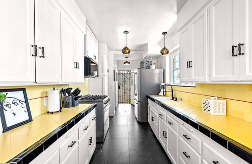 Los Angeles House | 3 bed 3 full bath 5 min to SOFI: BBQ, Backyard Dining, Free Easy Parking