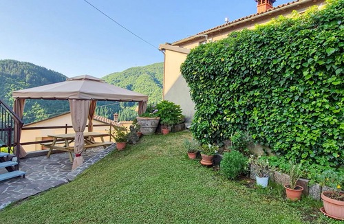 Camporgiano Apartment | 3 bedroom amazing apartment in Casciana di Camporgiano