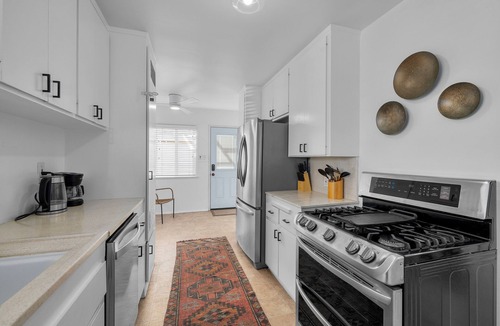 El Camino Village House | 3 Bedroom 1 Bath Mural Oasis in El Camino Village- Lawndale CA