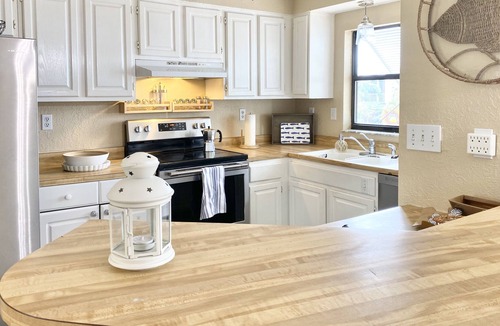 Eden Pines House | 3 Bedroom 2 Bathroom, Sleeps 14, Open water access canal, RV and Trailer Parking