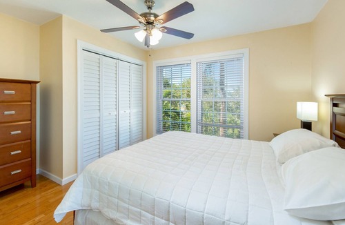 Layton House | 3 BEDROOM 3 BATHROOM ISLAND TOWN HOME (ENTIRE HOME)