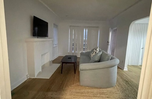 Clarkdale House | 3 Bedroom Home Near Culver City