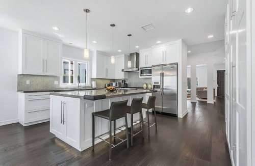 Carthay Circle House | 3 Bedroom+ house in fabulous Beverly Grove with Sport Court, Gym, Office, AC