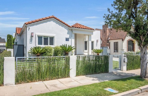 Carthay Circle House | 3 Bedroom+ house in fabulous Beverly Grove with Sport Court, Gym, Office, AC